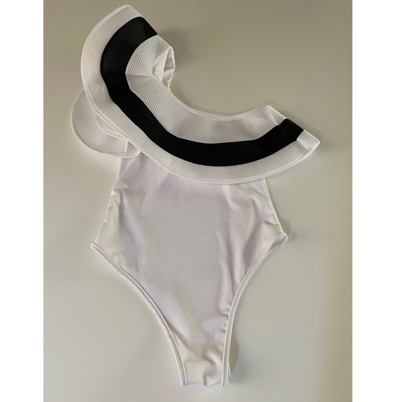 One Shoulder Ruffle Bodysuit - Picture 2 of 7